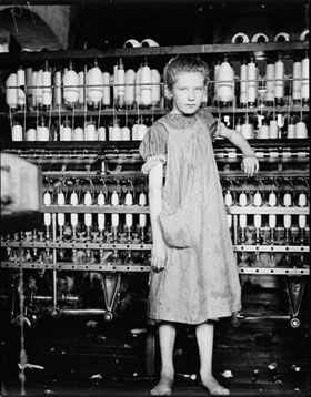 Petite fille dasn l'industrie textile